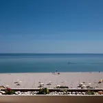Casa Leonardo Le Piramidi Сенигаллия